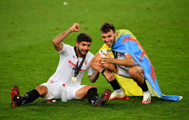FOOTBALL : Seville FC vs Inter Milan - Ligue Europa - Finale - 21 08 2020 Ever Banega and Munir of Sevilla celebrate following their team s victory in the UEFA Europa League Final between Seville and FC Internazionale at RheinEnergieStadion on August 21, 2020 in Cologne, Germany. Cologne RheinEnergieStadion Angleterre
