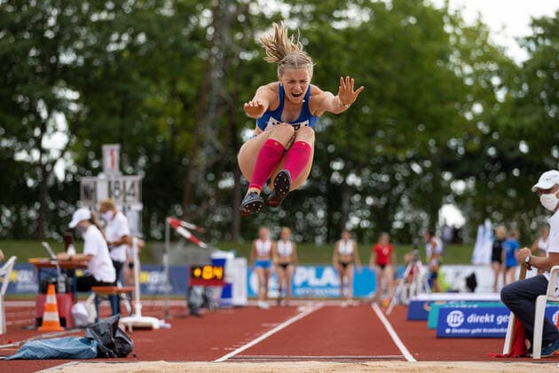 Bilder des Jahres 2020, Sport 08 August Sport Themen der Woche KW34 Sport Bilder des Tages Deutsche Mehrkampfmeisterschaften; Vaterstetten, 22.08.2020 Serina Riedel (TSV Zeulenroda); Deutsche Mehrkampfmeisterschaften im Sportzentrum in Vaterstetten am 22.08.2020, (Bayern). *** German all-around championships Vaterstetten, 22 08 2020 Serina Riedel TSV Zeulenroda German all-around championships in the sports centre in Vaterstetten on 22 08 2020, Bavaria Copyright: xBEAUTIFULxSPORTS KJPetersx