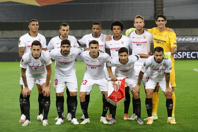 FOOTBALL : Seville FC vs Inter Milan - Ligue Europa - Finale - 21 08 2020 Players of Sevilla pose for a team photo prior to the UEFA Europa League Final between Seville and FC Internazionale at RheinEnergieStadion on August 21, 2020 in Cologne, Germany. Cologne RheinEnergieStadion Angleterre