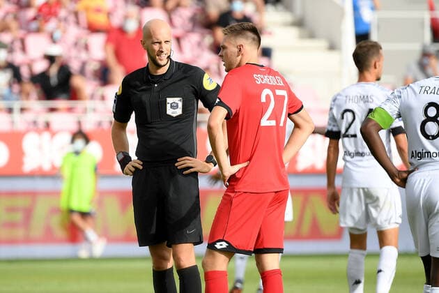 FAIR PLAY - DECEPTION - 27 AURELIEN SCHEIDLER (DIJ) - Eric WATTELLIER (ARBITRE) FOOTBALL : Dijon vs Angers - Ligue 1 Uber Eats - 22 08 2020 FEP Panoramic 