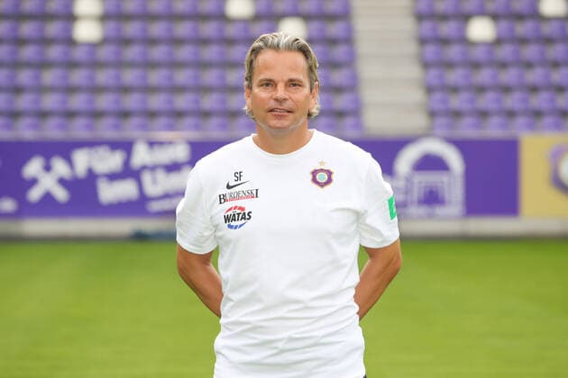 Teampraesentation Erz.Aue Fussball 2.Bundesliga Co Trainer Sascha Franz; FC Erzgebirge Aue; 2.Bundesliga, Porträttermin 2020 2021 , Aue, 22.08.2020, Erzgebirgsstadion, Fussball ,