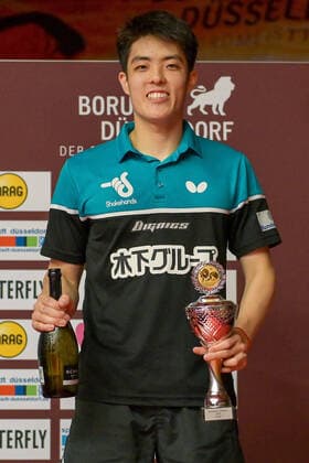 Bilder des Jahres 2020, Sport 08 August Sport Themen der Woche KW34 TT Düsseldorf Masters - Finaltag - am 23.08.2020 im ARAG CenterCourt in Düsseldorf Sieger Dang Qiu ( Grünwettersbach ) *** TT Düsseldorf Masters Final Day on 23 08 2020 at the ARAG CenterCourt in Düsseldorf Winner Dang Qiu Grünwettersbach xJFx