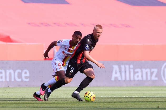 09 KASPER DOLBERG (NICE) - 14 FACUNDO AXEL MEDINA (LENS) FOOTBALL : Nice vs Lens - Ligue 1 Uber Eats - 23 08 2020 FEP Panoramic 