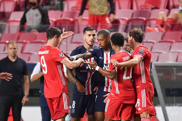 Fussball Champions League Finale Paris St. Germain - Bayern Muenchen v.l. Robert LEWANDOWSKI (M), Leandro PAREDES (PSG), Presnel KIMPEMBE (PSG), Serge GNABRY (M), Leon GORETZKA (M) Rudelbildung Fussball Champions League, Finale, FC Bayern Muenchen (M) - Paris St. Germain (PSG), am 23.08.2020 im Estadio da Luz in Lissabon Portugal. FOTO: Frank Hoermann SVEN SIMON Pool NO use of any use photographs as image sequences and or quasi-video Editorial Use ONLY National and International News Agencies OUT Lissabon Estadio da Luz Portugal