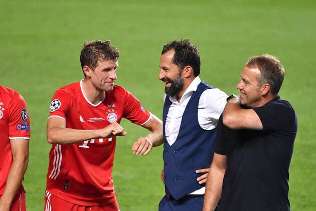 Fussball Champions League Finale Paris St. Germain - Bayern Muenchen Schlussjubel M, v.l. Thomas MUELLER (Müller, M), Hasan SALIHAMIDZIC (Vorstandsmitglied, M), Trainer Hans-Dieter Hansi FLICK (M) Fussball Champions League, Finale, Paris St. Germain (PSG) - FC Bayern Muenchen (M), am 23.08.2020 im Estadio da Luz in Lissabon Portugal. FOTO: Frank Hoermann SVEN SIMON Pool NO use of any use photographs as image sequences and or quasi-video Editorial Use ONLY National and International News Agencies OUT Lissabon Estadio da Luz Portugal