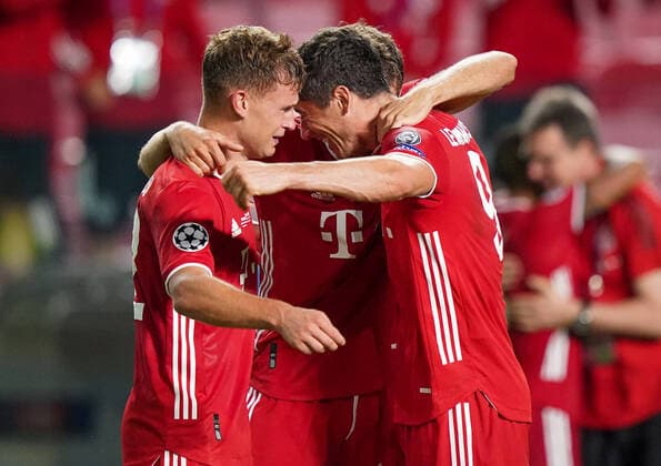 Final Football UEFA Champions League FC BAYERN MUENCHEN - PARIS ST. GERMAIN (PSG) Lisbon, Lissabon, Portugal, 23rd August 2020. Schlussjubel: Joshua Kimmich (Muenchen), Robert Lewandowski (Muenchen), Thomas Mueller (Muenchen) in the final match UEFA Champions League, final tournament FC BAYERN MUENCHEN - PARIS ST. GERMAIN (PSG) in season 2019 2020, FCB, Photographer: Peter Schatz Pool - UEFA REGULATIONS PROHIBIT ANY USE OF PHOTOGRAPHS as IMAGE SEQUENCES and or QUASI-VIDEO - National and international News-Agencies OUT Editorial Use ONLY Lisbon Estadio da Luz de Benfica Portugal
