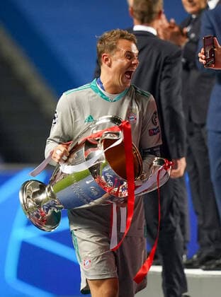 Final Football UEFA Champions League FC BAYERN MUENCHEN - PARIS ST. GERMAIN (PSG) Lisbon, Lissabon, Portugal, 23rd August 2020. Siegerehrung: Torwart Manuel Neuer (Muenchen) mit Pokal in the final match UEFA Champions League, final tournament FC BAYERN MUENCHEN - PARIS ST. GERMAIN (PSG) in season 2019 2020, FCB, Photographer: Peter Schatz Pool - UEFA REGULATIONS PROHIBIT ANY USE OF PHOTOGRAPHS as IMAGE SEQUENCES and or QUASI-VIDEO - National and international News-Agencies OUT Editorial Use ONLY Lisbon Estadio da Luz de Benfica Portugal *** Final Football UEFA Champions League FC BAYERN MUENCHEN PARIS ST GERMAIN PSG Lisbon, Lisbon, Portugal, 23rd August 2020 award ceremony goalkeeper Manuel Neuer Muenchen with cup in the final match UEFA Champions League, final tournament FC BAYERN MUENCHEN PARIS ST GERMAIN PSG in season 2019 2020, FCB, Photographer Peter Schatz Pool UEFA REGULATIONS PROHIBIT ANY USE OF PHOTOGRAPHS as IMAGE SEQUENCES and or QUASI VIDEO National and international News Agencies OUT Editorial Use ONLY Lisbon Estadio da Luz de Benfica Portugal Poolfoto Peter Schatz Pool ,EDITORIAL USE ONLY