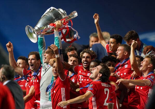 Final Football UEFA Champions League FC BAYERN MUENCHEN - PARIS ST. GERMAIN (PSG) Lisbon, Lissabon, Portugal, 23rd August 2020. Siegerehrung: Torwart Manuel Neuer (Muenchen) mit Pokal in the final match UEFA Champions League, final tournament FC BAYERN MUENCHEN - PARIS ST. GERMAIN (PSG) in season 2019 2020, FCB, Photographer: Peter Schatz Pool - UEFA REGULATIONS PROHIBIT ANY USE OF PHOTOGRAPHS as IMAGE SEQUENCES and or QUASI-VIDEO - National and international News-Agencies OUT Editorial Use ONLY Lisbon Estadio da Luz de Benfica Portugal