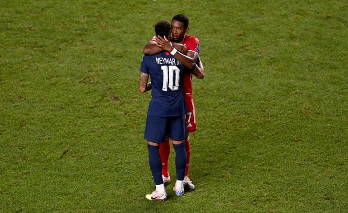 FOOTBALL : Paris Saint Germain vs Bayern Munich - Finale - UEFA Ligue des Champions - 23 08 2020 LISBON, PORTUGAL - AUGUST 23: David Alaba of FC Bayern Munich consoles Neymar of Paris Saint-Germain after the UEFA Champions League Final match between Paris Saint-Germain and Bayern Munich at Estadio do Lisboa e Benfica on August 23, 2020 in Lisbon, Portugal. Lisbonne Portugal