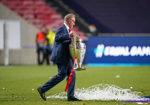 Final Football UEFA Champions League FC BAYERN MUENCHEN - PARIS ST. GERMAIN (PSG) Lisbon, Lissabon, Portugal, 23rd August 2020. Schlussjubel: Vorstandsvorsitzender Karl-Heinz Rummenigge (Muenchen) mit Pokal in the final match UEFA Champions League, final tournament FC BAYERN MUENCHEN - PARIS ST. GERMAIN (PSG) in season 2019 2020, FCB, Photographer: Peter Schatz Pool - UEFA REGULATIONS PROHIBIT ANY USE OF PHOTOGRAPHS as IMAGE SEQUENCES and or QUASI-VIDEO - National and international News-Agencies OUT Editorial Use ONLY Lisbon Estadio da Luz de Benfica Portugal
