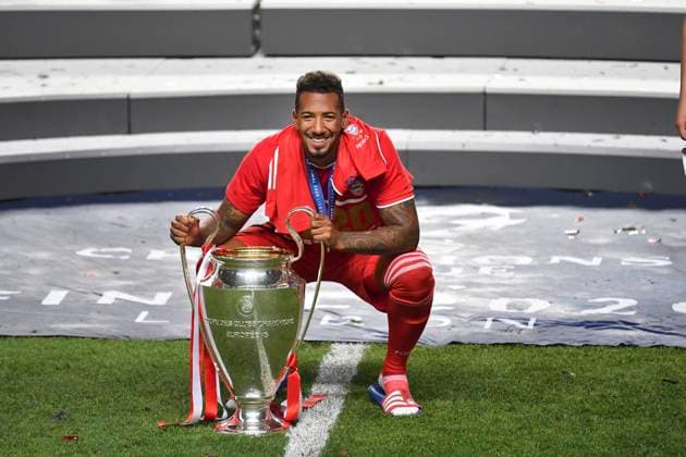 Fussball Champions League Finale Paris St. Germain - Bayern Muenchen Siegerehrung, Jerome BOATENG (M) mit Pokal Fussball Champions League, Finale, Paris St. Germain (PSG) - FC Bayern Muenchen (M), am 23.08.2020 im Estadio da Luz in Lissabon Portugal. FOTO: Frank Hoermann SVEN SIMON Pool NO use of any use photographs as image sequences and or quasi-video Editorial Use ONLY National and International News Agencies OUT Lissabon Estadio da Luz Portugal