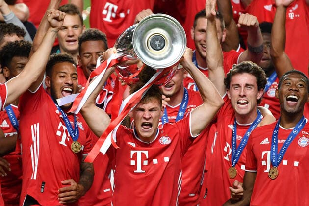 Fussball Champions League Finale Paris St. Germain - Bayern Muenchen 0-1 Joshua KIMMICH (Bayern Muenchen), mit Cup,Pokal,Trophaee,trophy,Siegerung. Fussball Champions League, Finale, Paris St. Germain (PSG)-FC Bayern Muenchen (M) 0-1 am 23.08.2020 im Estadio da Luz in Lissabon Portugal. FOTO: Frank Hoermann SVEN SIMON Pool NO use of any use photographs as image sequences and or quasi-video Editorial Use ONLY National and International News Agencies OUT Lissabon Estadio da Luz Portugal