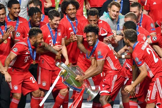 Bilder des Jahres 2020, Sport 08 August Sport Themen der Woche KW34 Fussball Champions League Finale Paris St. Germain - Bayern Muenchen 0-1 Kingsley COMAN (Bayern Muenchen) mit Cup,Pokal,Trophaee,trophy,Siegerung. Teamfoto,Team,Mannschaft,Mannschaftsfoto. Fussball Champions League, Finale, Paris St. Germain (PSG)-FC Bayern Muenchen (M) 0-1 am 23.08.2020 im Estadio da Luz in Lissabon Portugal. FOTO: Frank Hoermann SVEN SIMON Pool NO use of any use photographs as image sequences and or quasi-video Editorial Use ONLY National and International News Agencies OUT Lissabon Estadio da Luz Portugal *** Soccer Champions League Final Paris St Germain Bayern Muenchen 0 1 Kingsley COMAN Bayern Muenchen with Cup,Trophy,Trophy,Trophy,Teamfoto,Team,Teamfoto Soccer Champions League, Final, Paris St Germain PSG FC Bayern Muenchen M 0 1 on 23 08 2020 at Estadio da Luz in Lisbon Portugal PHOTO Frank Hoermann SVEN SIMON Pool NO use of any use photographs as image sequences and or quasi video Editorial Use ONLY National and International News Agencies OUT Lisbon Estadio da Luz Portugal Poolfoto SVEN SIMON Frank Hoermann Pool ,EDITORIAL USE ONLY