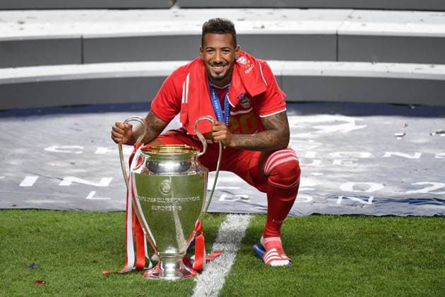 Fussball Champions League Finale Paris St. Germain - Bayern Muenchen 0-1 Jerome BOATENG (Bayern Muenchen) mit Cup,Pokal,Trophaee,trophy, Siegerehrung, Fussball Champions League, Finale, Paris St. Germain (PSG)-FC Bayern Muenchen (M) 0-1 am 23.08.2020 im Estadio da Luz in Lissabon Portugal. FOTO: Frank Hoermann SVEN SIMON Pool NO use of any use photographs as image sequences and or quasi-video Editorial Use ONLY National and International News Agencies OUT Lissabon Estadio da Luz Portugal