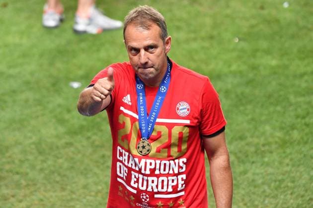 Fussball Champions League Finale Paris St. Germain - Bayern Muenchen 0-1 Hans Dieter Flick (Hansi ,Trainer Bayern Muenchen),thumb up, Daumen hoch,Einzelbild,angeschnittenes Einzelmotiv,Halbfigur,halbe Figur. Fussball Champions League, Finale, Paris St. Germain (PSG)-FC Bayern Muenchen (M) 0-1 am 23.08.2020 im Estadio da Luz in Lissabon Portugal. FOTO: Frank Hoermann SVEN SIMON Pool NO use of any use photographs as image sequences and or quasi-video Editorial Use ONLY National and International News Agencies OUT Lissabon Estadio da Luz Portugal