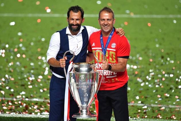 Fussball Champions League Finale Paris St. Germain - Bayern Muenchen 0-1 v.li:Hasan SALIHAMIDZIC (Sportvorstand Bayern Muenchen), Hans Dieter Flick (Hansi ,Trainer Bayern Muenchen) mit Cup,Pokal,Trophaee,trophy, Siegerehrung, Fussball Champions League, Finale, Paris St. Germain (PSG)-FC Bayern Muenchen (M) 0-1 am 23.08.2020 im Estadio da Luz in Lissabon Portugal. FOTO: Frank Hoermann SVEN SIMON Pool NO use of any use photographs as image sequences and or quasi-video Editorial Use ONLY National and International News Agencies OUT Lissabon Estadio da Luz Portugal