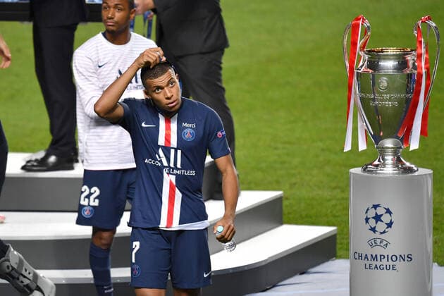 Sport Themen der Woche KW34 Fussball Champions League Finale Paris St. Germain - Bayern Muenchen 0-1 Kylian MBAPPE (PSG) Enttaeuschung,Frust, enttaeuscht,frustriert,niedergeschlagen, geht am Cup,Pokal,Trophaee,trophy vorbei, Siegerehrung. Fussball Champions League, Finale, Paris St. Germain (PSG)-FC Bayern Muenchen (M) 0-1 am 23.08.2020 im Estadio da Luz in Lissabon Portugal. FOTO: Frank Hoermann SVEN SIMON Pool NO use of any use photographs as image sequences and or quasi-video Editorial Use ONLY National and International News Agencies OUT Lissabon Estadio da Luz Portugal
