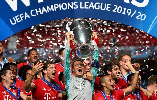 XINHUA PHOTOS OF THE DAY (200824) -- BEIJING, Aug. 24, 2020 (Xinhua) -- Manuel Neuer (C), captain of FC Bayern Munich lifts the UEFA Champions League trophy following his team s victory in the UEFA Champions League Final match between Paris Saint-Germain and Bayern Munich at Estadio do Lisboa e Benfica in Lisbon, Portugal, Aug. 23, 2020. (Photo by Julian Finney UEFA via Xinhua) LISBON *** XINHUA PHOTOS OF THE DAY 200824 BEIJING, Aug 24, 2020 Xinhua Manuel Neuer C , captain of FC Bayern Munich lifts the UEFA Champions League trophy following his team s victory in the UEFA Champions League Final match between Paris Saint Germain and Bayern Munich at Estadio do Sport Lisboa e Benfica in Lisbon, Portugal, Aug 23, 2020 Photo by Julian Finney UEFA via Xinhua LISBON Poolfoto ,EDITORIAL USE ONLY