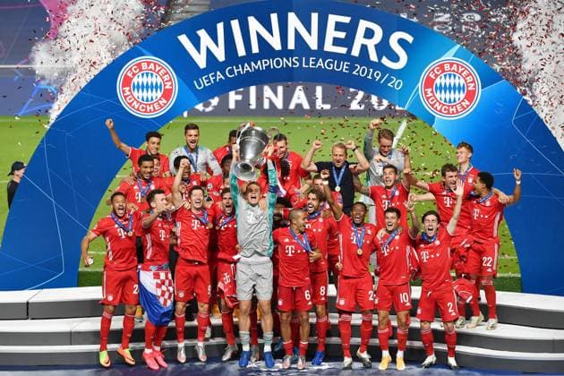 Fussball CHL FINALE 19 20 in Lissabon: Paris Saint Germain - FC Bayern Muenchen FUSSBALL FINALTURNIER LISSABON CHAMPIONS LEAGUE SAISON 2019 2020 FINALE 23.08.2020 Paris Saint Germain - FC Bayern Muenchen SCHLUSSJUBEL, TEAMJUBEL FC Bayern Muenchen; Corentin Tolisso, Ivan Perisic, Robert Lewandowski, Leon Goretzka, Torwart Manuel Neuer mit CHL Pokal, Thiago Alcantara, Javi Martinez, David Alaba, Philippe Coutinho, Alvaro Odriozola (vorn v.li.) Malik Tillman, Bright Arrey Mbi, Alphonso Davies, Benjamin Pavard, Michael Cuisance, Lucas Hernandez, Thomas Mueller, Serge Gnabry (Mitte v.li.) Jamal Musiala, Torwart Sven Ulreich, Jerome Boateng, Niklas Suele, Trainer Hansi Flick, Torwart Ron-Torben Hoffmann und Joshua Kimmich (hinten v.li.) FOTO: ULMER Pressebildagentur Pool Frank Hoermann SVEN SIMON xxNOxMODELxRELEASExx Dortmund Estadio da Luz Baden-Wuerttemberg Deutschland *** Football CHL FINALE 19 20 in Lisbon Paris Saint Germain FC Bayern Muenchen FOOTBALL FINAL TURNIER LISBON CHAMPIONS LEAGUE SEASON 2019 2020 FINALE 23 08 2020 Paris Saint Germain FC Bayern Muenchen CLOSE JOURNEY, TEAMJUBEL FC Bayern Muenchen Corentin Tolisso, Ivan Perisic, Robert Lewandowski, Leon Goretzka, goalkeeper Manuel Neuer with CHL Cup, Thiago Alcantara, Javi Martinez, David Alaba, Philippe Coutinho, Alvaro Odriozola in front from left Malik Tillman, Bright Arrey Mbi, Alphonso Davies, Benjamin Pavard, Michael Cuisance, Lucas Hernandez, Thomas Mueller, Serge Gnabry in the middle from left Jamal Musiala, goalkeeper Sven Ulreich, Jerome Boateng, Niklas Suele, Coach Hansi Flick, Goalkeeper Ron Torben Hoffmann and Joshua Kimmich backwards from left PHOTO ULMER Press Photo Agency Pool Frank Hoermann SVEN SIMON xxNOxMODELxRELEASExx Dortmund Estadio da Luz Baden Wuerttemberg Germany Poolfoto ULMER ,EDITORIAL USE ONLY