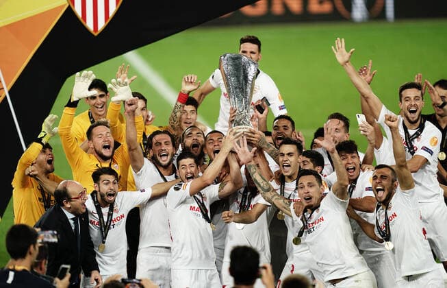 Fussball: UEFA Europa League Finale: FC Sevilla - Inter Mailand; 21.08.2020 Europa League Sieger 2020, FC Sevilla Koeln, 21.08.2020, Fussball, Europa League, Finale, FC Sevilla - Inter Mailand 3:2 Foto: Thorsten Wagner Witters POOL via BEAUTIFUL SPORTS Wunderl NO use of any use photographs as image sequences and or quasi-video EDITORIAL USE OLNY. National and international NewsAgencies OUT. NO secondary (re-)Sale within 48 hours after kick-off Koeln RheinEnergieSTADION NRW Deutschland