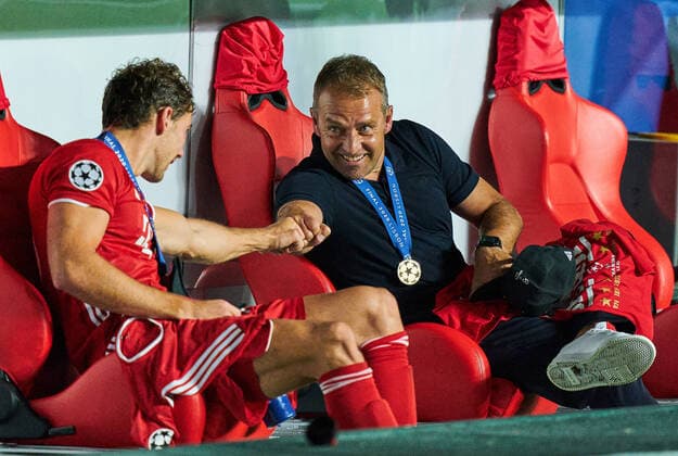 Final Football UEFA Champions League FC BAYERN MUENCHEN - PARIS SAINT GERMAIN (PSG) 1-0 Lisbon, Lissabon, Portugal, 23rd August 2020. Leon GORETZKA, FCB 18 Trainer Hansi FLICK (FCB), team manager, headcoach, coach, Corona Gruss, faust, team FCB win the trophy in the final match UEFA Champions League, final tournament FC BAYERN MUENCHEN - PARIS ST. GERMAIN (PSG) 1-0 in season 2019 2020, FCB, Photographer: Peter Schatz Pool - UEFA REGULATIONS PROHIBIT ANY USE OF PHOTOGRAPHS as IMAGE SEQUENCES and or QUASI-VIDEO - National and international News-Agencies OUT Editorial Use ONLY Lisbon Estadio da Luz de Benfica Portugal