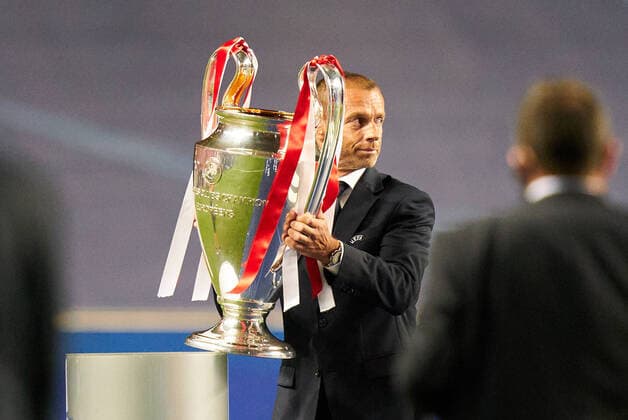 Final Football UEFA Champions League FC BAYERN MUENCHEN - PARIS SAINT GERMAIN (PSG) 1-0 Lisbon, Lissabon, Portugal, 23rd August 2020. Aleksander CEFERIN, UEFA Praesident team FCB win the trophy in the final match UEFA Champions League, final tournament FC BAYERN MUENCHEN - PARIS ST. GERMAIN (PSG) 1-0 in season 2019 2020, FCB, Photographer: Peter Schatz Pool - UEFA REGULATIONS PROHIBIT ANY USE OF PHOTOGRAPHS as IMAGE SEQUENCES and or QUASI-VIDEO - National and international News-Agencies OUT Editorial Use ONLY Lisbon Estadio da Luz de Benfica Portugal