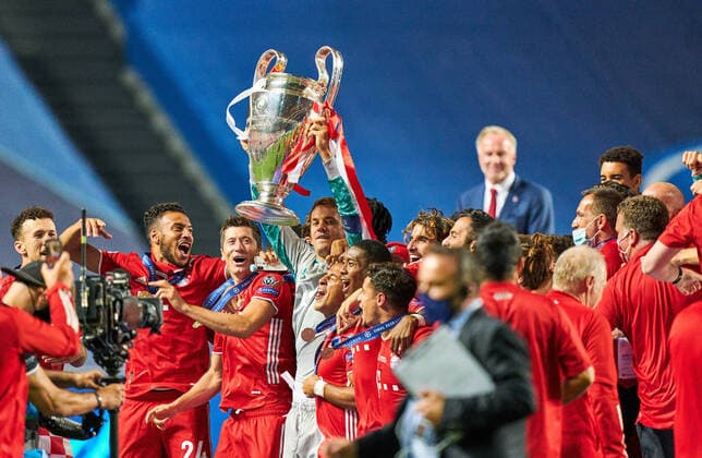 Final Football UEFA Champions League FC BAYERN MUENCHEN - PARIS SAINT GERMAIN (PSG) 1-0 Lisbon, Lissabon, Portugal, 23rd August 2020. Manuel NEUER, FCB 1 with trophy, Ivan PERISIC, FCB 14 , Leon GORETZKA, FCB 18 Robert LEWANDOWSKI, FCB 9 Thiago ALCANTARA, FCB 6 Alvaro ODRIOZOLA, FCB 2 Kingsley COMAN, FCB 29 Philippe COUTINHO, FCB 10 Serge GNABRY, FCB 22 Thomas MUELLER, MÜLLER, FCB 25 Joshua KIMMICH, FCB 32 Benjamin PAVARD, FCB 5 Corentin TOLISSO, FCB 24 David ALABA, FCB 27 Karl-Heinz RUMMENIGGE (CEO, Vorstandsvorsitzender FCB AG) team FCB win the trophy in the final match UEFA Champions League, final tournament FC BAYERN MUENCHEN - PARIS ST. GERMAIN (PSG) 1-0 in season 2019 2020, FCB, Photographer: Peter Schatz Pool - UEFA REGULATIONS PROHIBIT ANY USE OF PHOTOGRAPHS as IMAGE SEQUENCES and or QUASI-VIDEO - National and international News-Agencies OUT Editorial Use ONLY Lisbon Estadio da Luz de Benfica Portugal