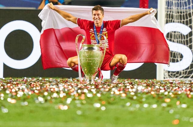 Final Football UEFA Champions League FC BAYERN MUENCHEN - PARIS SAINT GERMAIN (PSG) 1-0 Lisbon, Lissabon, Portugal, 23rd August 2020. Robert LEWANDOWSKI, FCB 9 poses with trophy, team FCB win the trophy in the final match UEFA Champions League, final tournament FC BAYERN MUENCHEN - PARIS ST. GERMAIN (PSG) 1-0 in season 2019 2020, FCB, Photographer: Peter Schatz Pool - UEFA REGULATIONS PROHIBIT ANY USE OF PHOTOGRAPHS as IMAGE SEQUENCES and or QUASI-VIDEO - National and international News-Agencies OUT Editorial Use ONLY Lisbon Estadio da Luz de Benfica Portugal