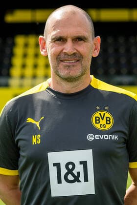 Offizieller Fototermin Borussia Dortmund 2020 Co-Trainer Manfred Stefes; Borussia Dortmund; 1.BL, Porträttermin 2020 2021 Foto: Alexandre Simoes BVB via TEAM2sportphoto Dortmund Nordrhein-Westfalen Deutschland