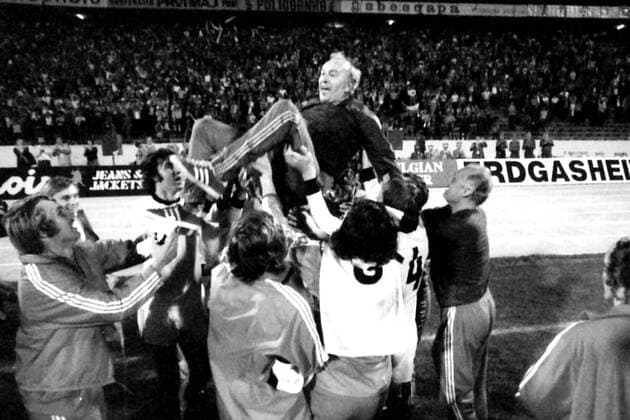 JEZEK Vaclav Trainer Team CSSR nach dem Sieg UEFA Fussball Europameisterschaften 1976 in Jugoslawien EM Finale 1976 Tschechoslowakei - Deutschland 5 : 3 am 20.Juni 1976 in Belgrad