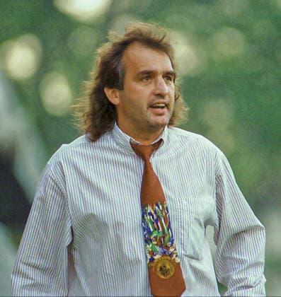 Aus 2. BL. Saison 1990 91 TSV Havelse (Rot) gegen Rot-Weiss Essen (RWE) 1:4 am 14.10.1990. Im Foto: TSV Trainer Charly Mrosko