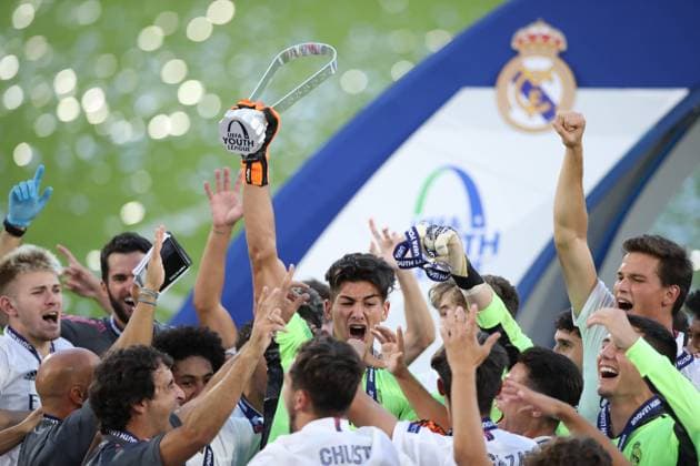 Bilder des Jahres 2020, Sport 08 August Sport Themen der Woche KW35 Sport Bilder des Tages Real Madrid celebrate with the trophy during the UEFA Youth League match at Colovray Sports Centre, Nyon. Picture date: 25th August 2020. Picture credit should read: Jonathan Moscrop Sportimage EDITORIAL USE ONLY. No use with unauthorised audio, video, data, fixture lists, club league logos or live services. Online in-match use limited to 120 images, no video emulation. No use in betting, games or single club league player publications. SPI-0636-0043