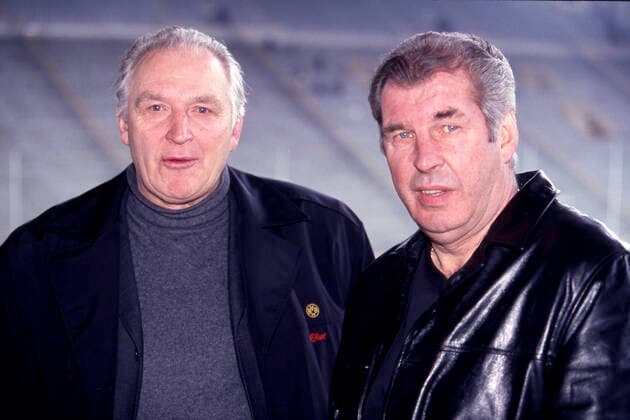 Alfred Aki SCHMIDT, links, ehemaliger Fussballspieler, und Lothar EMMERICH, EMMA, ehemaliger Fussballspieler, beide Borussia Dortmund, privat, zivil, Portraet, Porträt, Portrait, Angeschnittenes Einzelbild, Einzelmotiv, 16.03.2000 Â