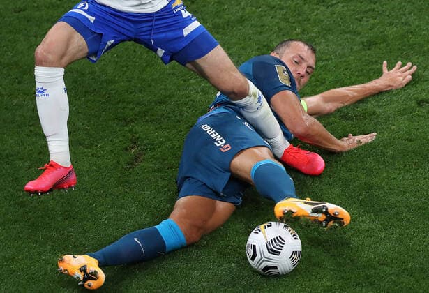MOSCOW, RUSSIA - AUGUST 26, 2020: Zenit s Artem Dzyuba in action in the 2020 21 Russian Football Premier League Round 5 football match between Dynamo Moscow and Zenit St Petersburg at VTB Arena. Sergei Savostyanov TASS  TS0E4D28