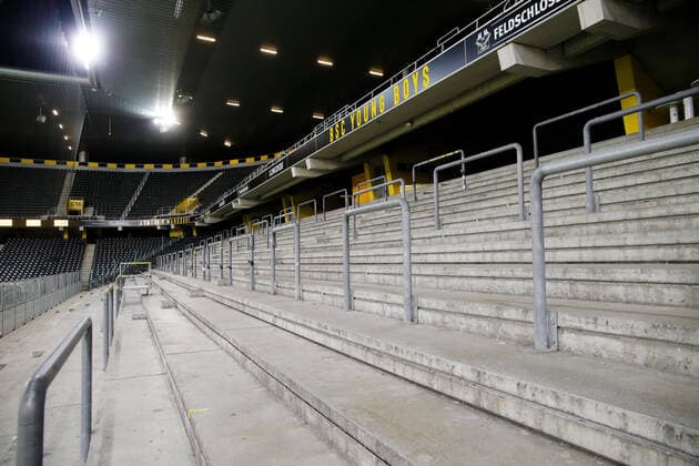 Foto Manuel Geisser 26.08.2020 Bern : Wankdorf Stadion Bern Saison 2020 2021 Herren Fussball Champions League 2. Qualifikations Runde BSC Young Boys Bern - Kl Klaksvik Stehplätze der YB Fans im Wankdorf Stadion Bern