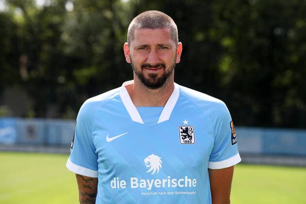 25.08.2020, Fussball 3. Bundesliga, TSV 1860 München Portraitfotos 25.08.2020, Fussball 3. Bundesliga 2020 2021, TSV 1860 München, Porträttermin an der Grünwalderstrasse. Sascha Mölders (TSV 1860 München). München Deutschland