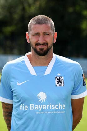 25.08.2020, Fussball 3. Bundesliga, TSV 1860 München Portraitfotos 25.08.2020, Fussball 3. Bundesliga 2020 2021, TSV 1860 München, Porträttermin an der Grünwalderstrasse. Sascha Mölders (TSV 1860 München). München Deutschland