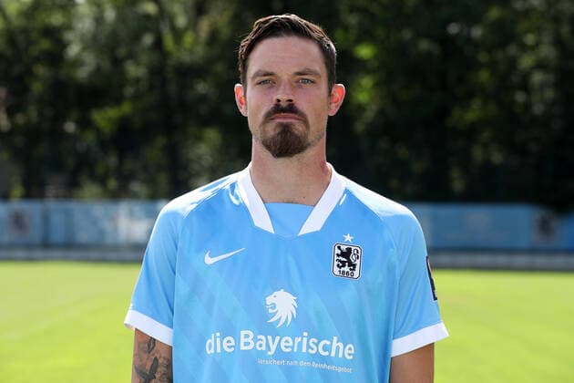 25.08.2020, Fussball 3. Bundesliga, TSV 1860 München Portraitfotos n25.08.2020, Fussball 3. Bundesliga 2020 2021, TSV 1860 München, Porträttermin an der Grünwalderstrasse. Dennis Erdmann (TSV 1860 München). München Deutschland