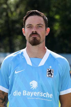 25.08.2020, Fussball 3. Bundesliga, TSV 1860 München Portraitfotos 25.08.2020, Fussball 3. Bundesliga 2020 2021, TSV 1860 München, Porträttermin an der Grünwalderstrasse. Dennis Erdmann (TSV 1860 München). München Deutschland