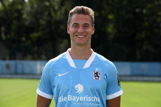 25.08.2020, Fussball 3. Bundesliga, TSV 1860 München Portraitfotos 25.08.2020, Fussball 3. Bundesliga 2020 2021, TSV 1860 München, Porträttermin an der Grünwalderstrasse. Dennis Dressel (TSV 1860 München). München Deutschland