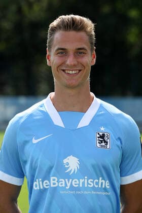 25.08.2020, Fussball 3. Bundesliga, TSV 1860 München Portraitfotos 25.08.2020, Fussball 3. Bundesliga 2020 2021, TSV 1860 München, Porträttermin an der Grünwalderstrasse. Dennis Dressel (TSV 1860 München). München Deutschland