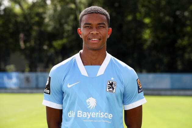 25.08.2020, Fussball 3. Bundesliga, TSV 1860 München Portraitfotos 25.08.2020, Fussball 3. Bundesliga 2020 2021, TSV 1860 München, Porträttermin an der Grünwalderstrasse. Ahanna Agbowo (TSV 1860 München) München Deutschland
