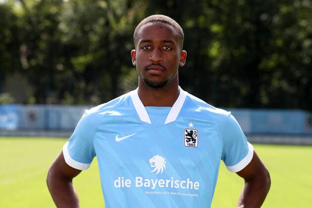 25.08.2020, Fussball 3. Bundesliga, TSV 1860 München Portraitfotos 25.08.2020, Fussball 3. Bundesliga 2020 2021, TSV 1860 München, Porträttermin an der Grünwalderstrasse. Johann Ngounou (TSV 1860 München). München Deutschland