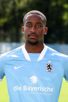 25.08.2020, Fussball 3. Bundesliga, TSV 1860 München Portraitfotos 25.08.2020, Fussball 3. Bundesliga 2020 2021, TSV 1860 München, Porträttermin an der Grünwalderstrasse. Johann Ngounou (TSV 1860 München). München Deutschland