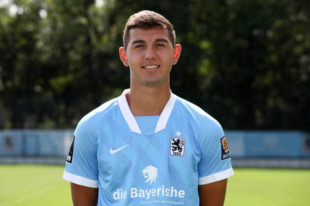 25.08.2020, Fussball 3. Bundesliga, TSV 1860 München Portraitfotos 25.08.2020, Fussball 3. Bundesliga 2020 2021, TSV 1860 München, Porträttermin an der Grünwalderstrasse. Semi Belkahia (TSV 1860 München). München Deutschland