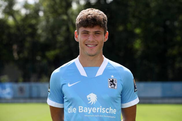 25.08.2020, Fussball 3. Bundesliga, TSV 1860 München Portraitfotos 25.08.2020, Fussball 3. Bundesliga 2020 2021, TSV 1860 München, Porträttermin an der Grünwalderstrasse. Leon Klassen (TSV 1860 München). München Deutschland