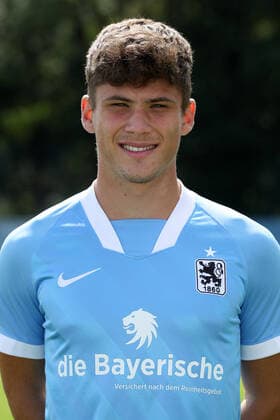 25.08.2020, Fussball 3. Bundesliga, TSV 1860 München Portraitfotos 25.08.2020, Fussball 3. Bundesliga 2020 2021, TSV 1860 München, Porträttermin an der Grünwalderstrasse. Leon Klassen (TSV 1860 München). München Deutschland