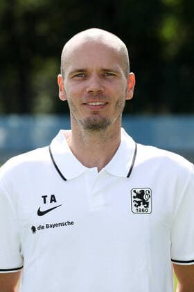 25.08.2020, Fussball 3. Bundesliga, TSV 1860 München Portraitfotos 25.08.2020, Fussball 3. Bundesliga 2020 2021, TSV 1860 München, Porträttermin an der Grünwalderstrasse. Tobias Adams (Physiotherapeut, !860 München) München Deutschland
