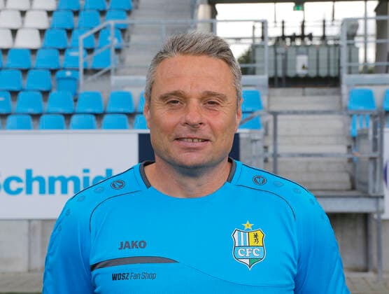 CFC Mannschaftsfoto 27.08.2020 Chemnitz, Stadion an der Gellertstrasse, Fussball , Regionalliga Nordost, CFC Mannschaftsfoto der Saison 2020 2021 Physiotherapeut Olaf Renn . Chemnitz Sachsen BRD