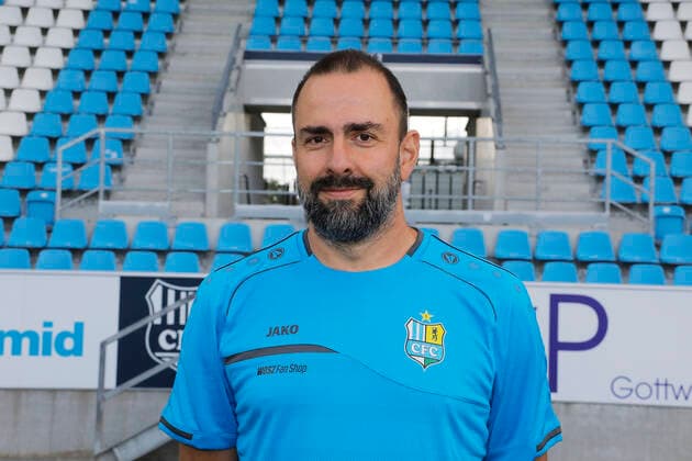 CFC Mannschaftsfoto 27.08.2020 Chemnitz, Stadion an der Gellertstrasse, Fussball , Regionalliga Nordost, CFC Mannschaftsfoto der Saison 2020 2021 Arzt Dr. Kristian Schaper . Chemnitz Sachsen BRD